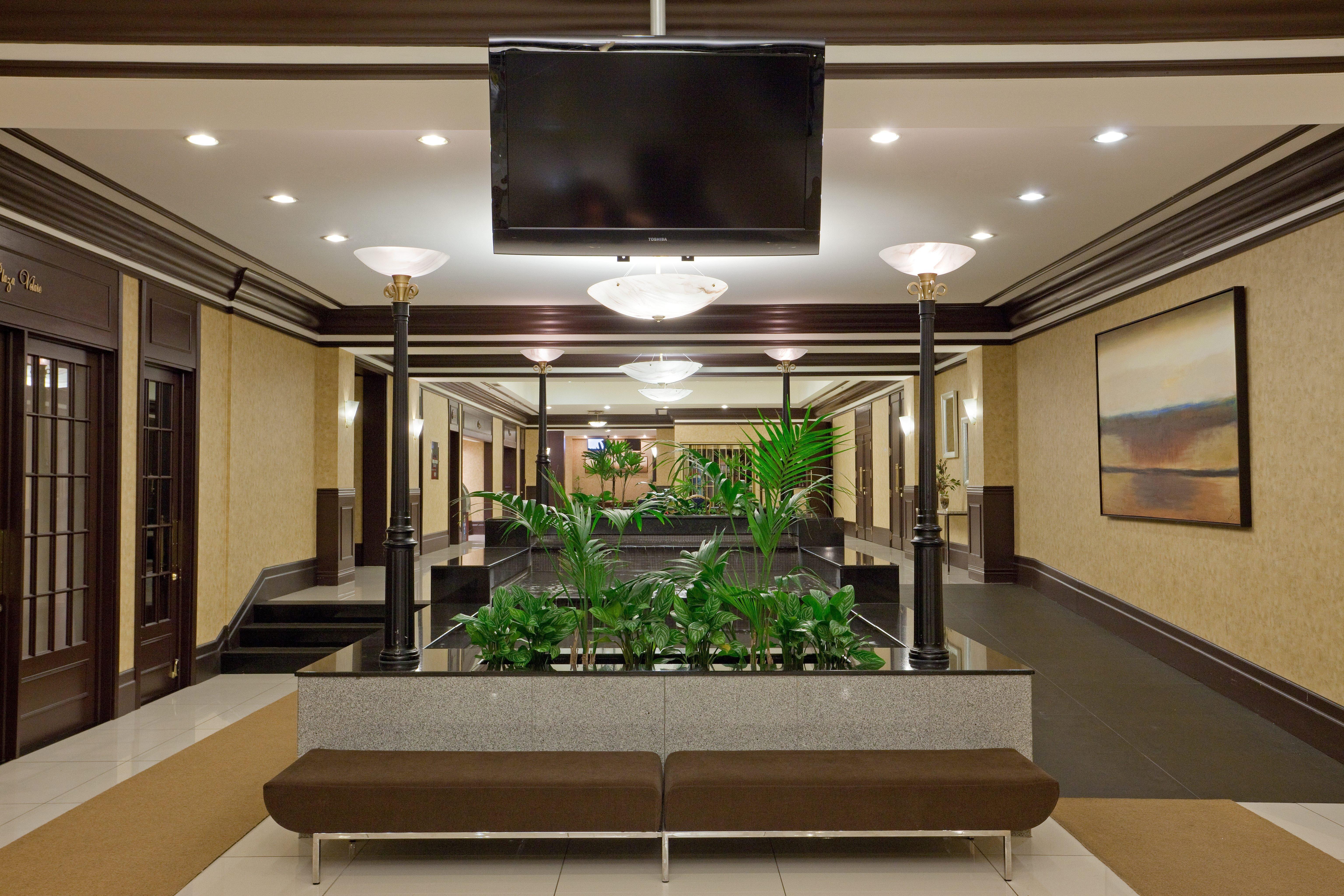Armon Plaza Montreal Airpt, Trademark Collection By Wyndham Ngoại thất bức ảnh
