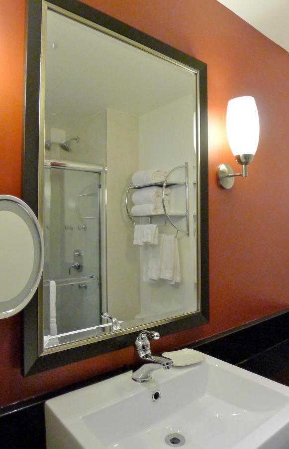 Armon Plaza Montreal Airpt, Trademark Collection By Wyndham Ngoại thất bức ảnh