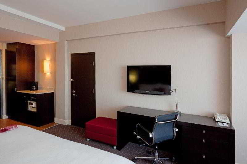 Armon Plaza Montreal Airpt, Trademark Collection By Wyndham Ngoại thất bức ảnh