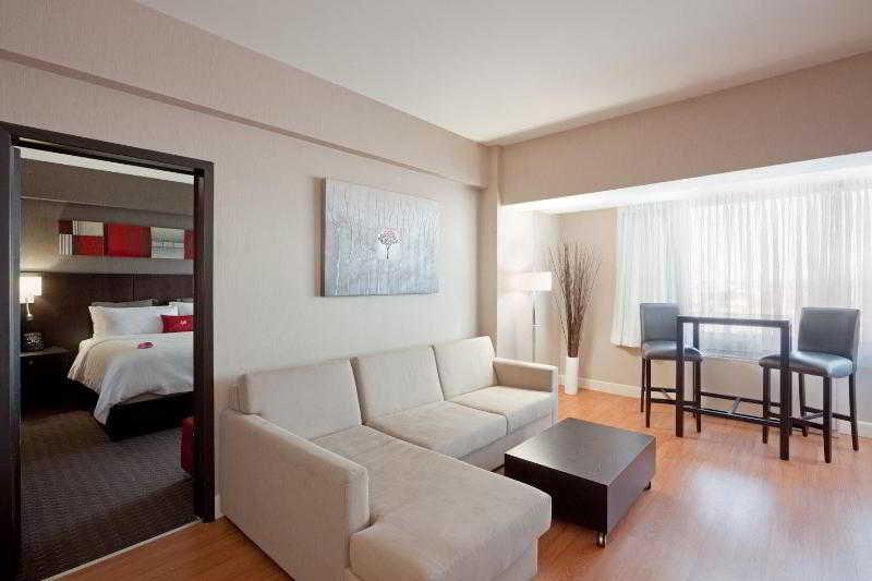 Armon Plaza Montreal Airpt, Trademark Collection By Wyndham Phòng bức ảnh