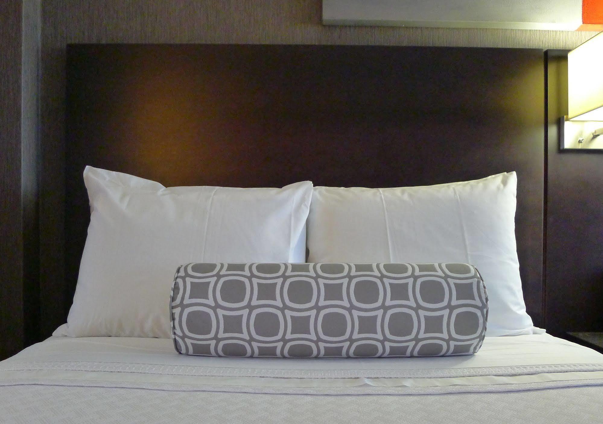Armon Plaza Montreal Airpt, Trademark Collection By Wyndham Ngoại thất bức ảnh
